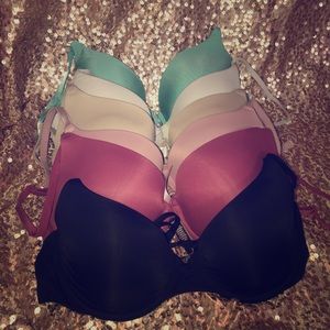 6 Victoria’s Secret Bras